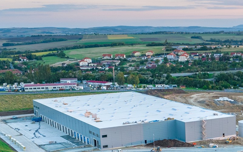 RÖHLIG SUUS Logistics otevírá první zahraniční sklad v České republice