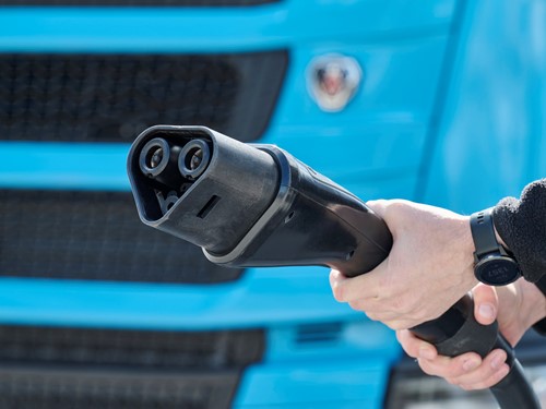 ABB E-mobility a Scania provedly první zkoušku megawattového dobíjecího systému MCS