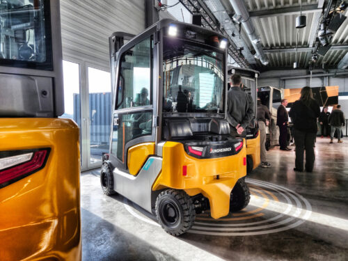 Nové elektrické vysokozdvižné vozíky EFG 2/2i a 2/3i: kompaktní, výkonné a navržené s důrazem na potřeby řidiče